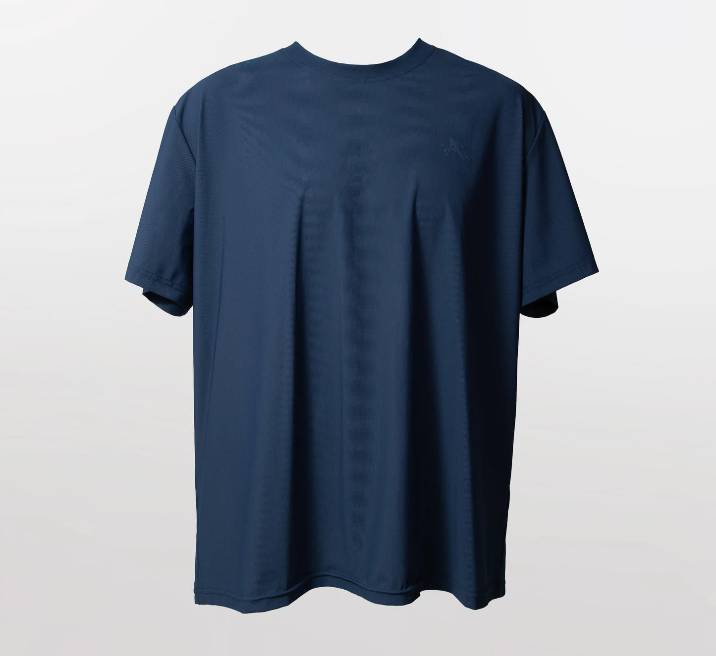 Plain Blue t-shirt on a light gray background Bleu