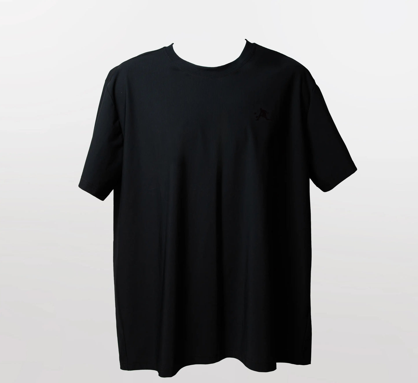 Black t-shirt on a light gray background Noir