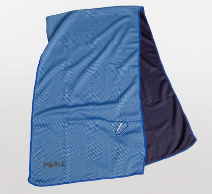 Blue cooling towel with a PBALL logo on a light gray background Bleu