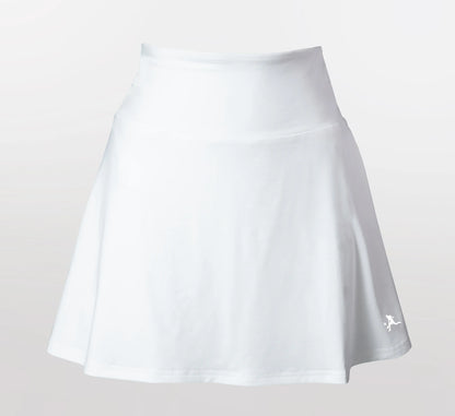 White skirt with a small logo on a light gray background Blanc