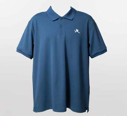 Blue polo shirt with a white logo on a light gray background Bleu