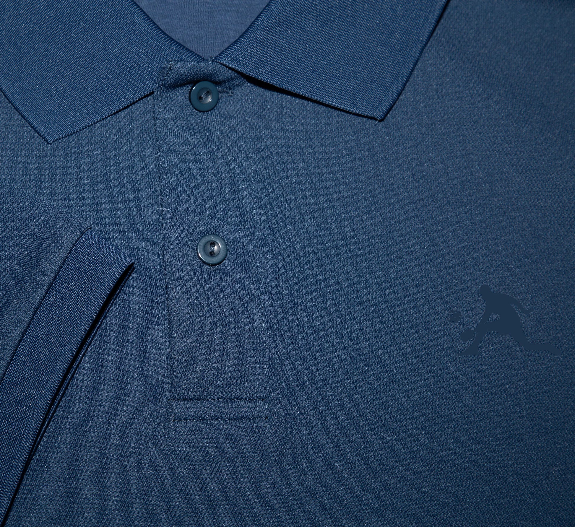 Close-up of a Blue polo shirt with buttons and a PBALL logo Bleu