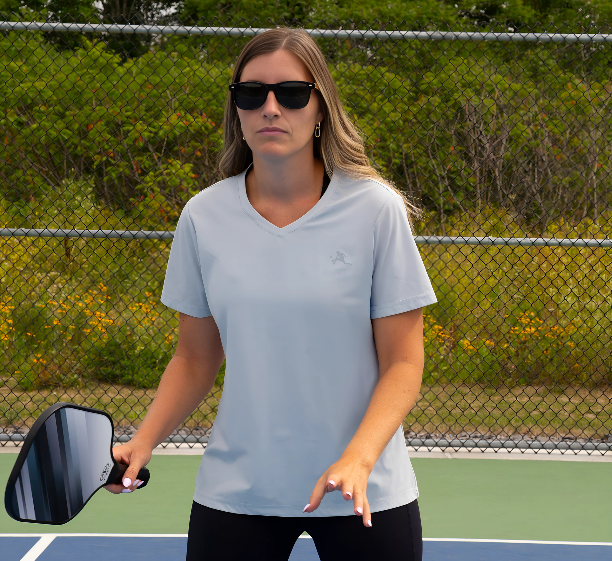 Grey quick dry cooling pickleball v-neck women t-shirt Gris